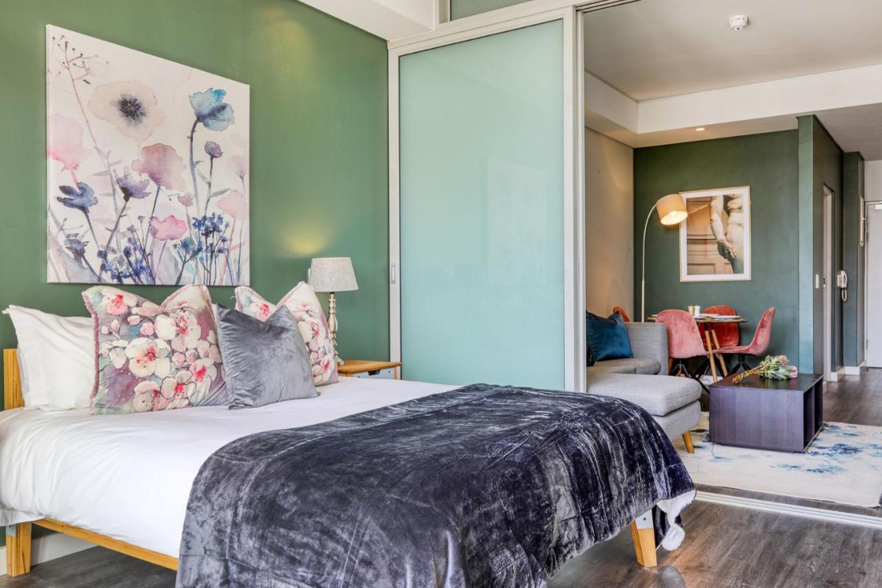 Backup-Powered Colourfull City Balcony Apartment Cape Town Luaran gambar